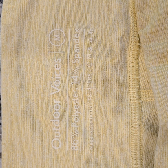 OUTDOOR VOICES YELLOW LEGGINGS CROPPED. SIZE MEDIUM. - Picture 3 of 6